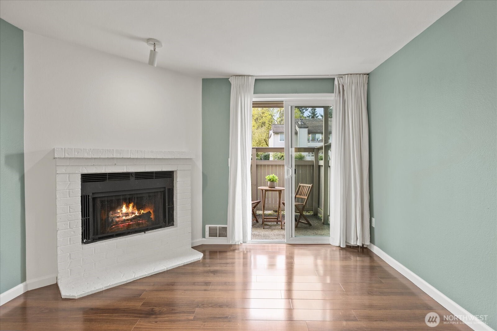 14200 NE 171st St #E104, Woodinville, WA 98072
