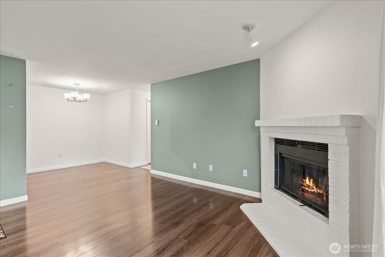 14200 NE 171st St #E104, Woodinville, WA 98072