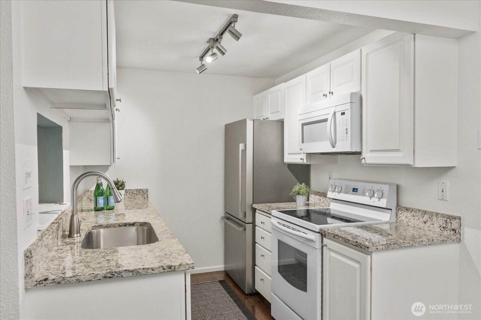14200 NE 171st St #E104, Woodinville, WA 98072