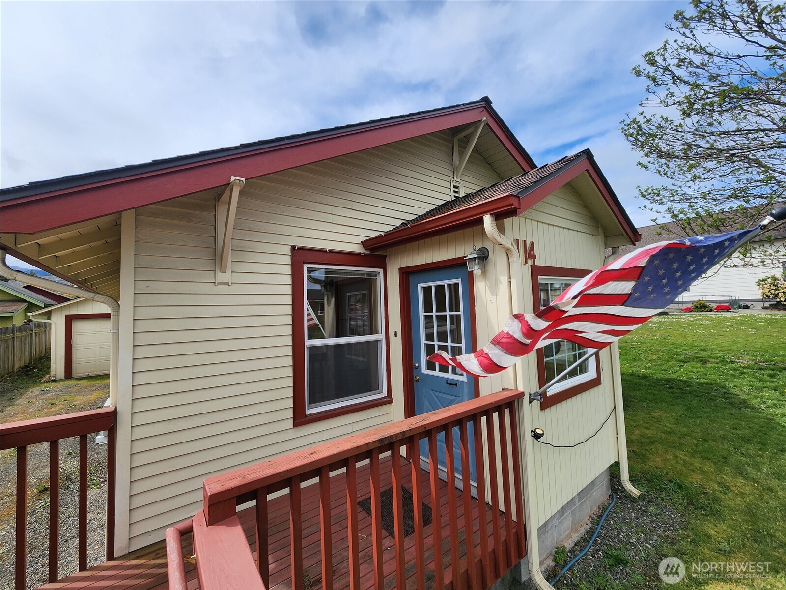 114 W 9 TH , Port Angeles, WA 98362