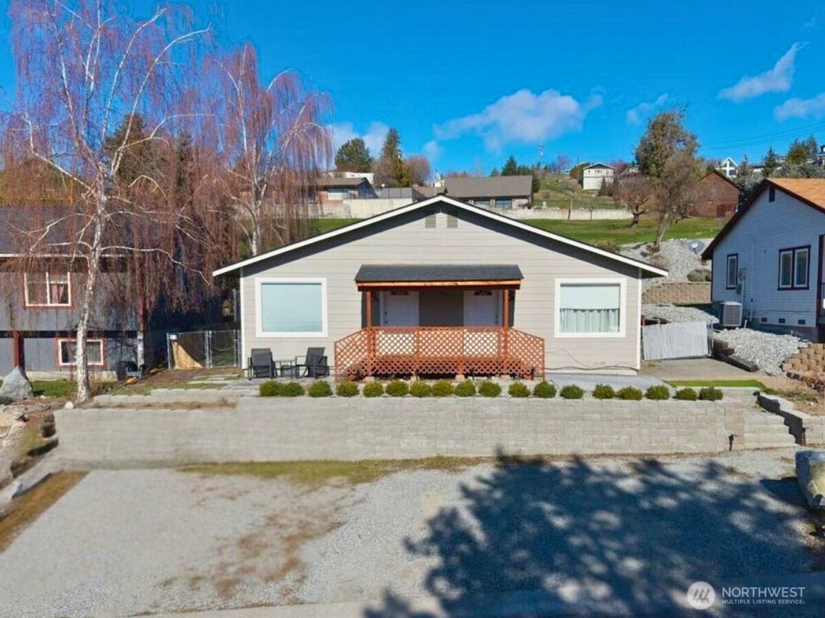 380 N Shore Court , Manson, WA 98831