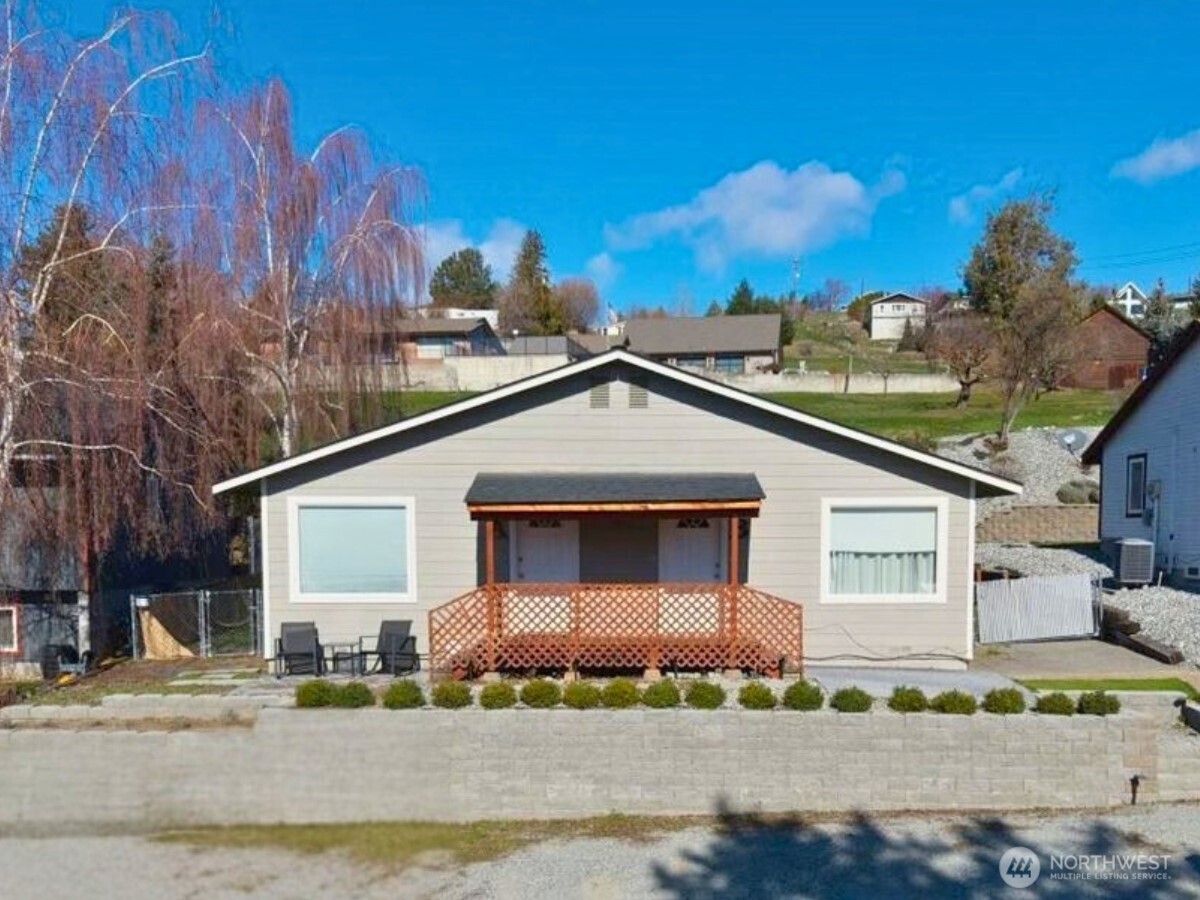 380 N Shore Court , Manson, WA 98831