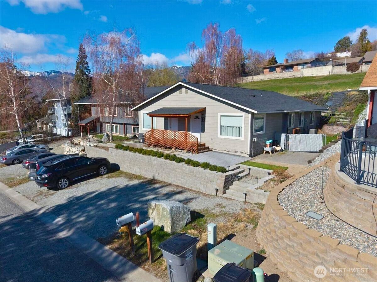 380 N Shore Court , Manson, WA 98831
