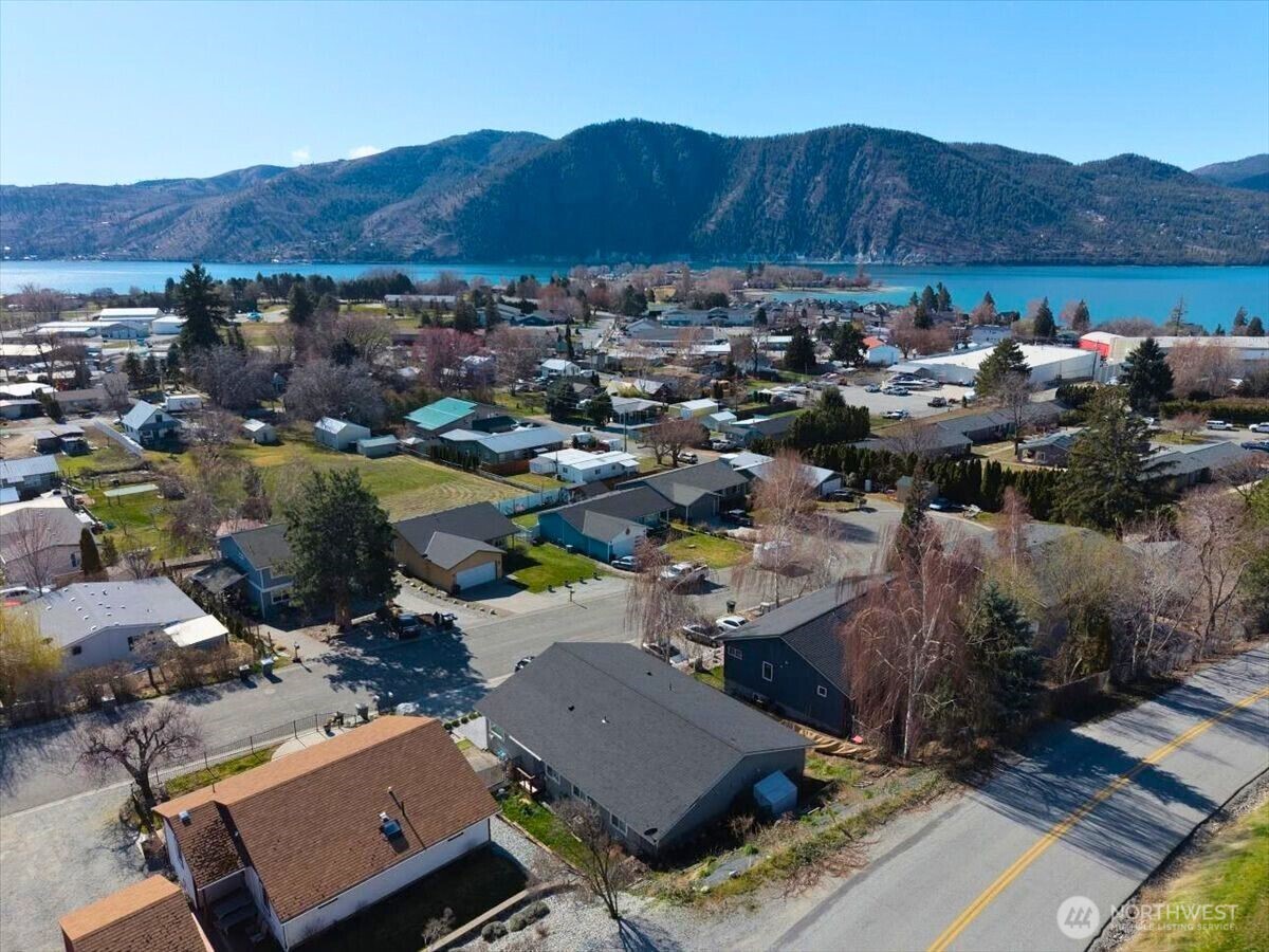 380 N Shore Court , Manson, WA 98831