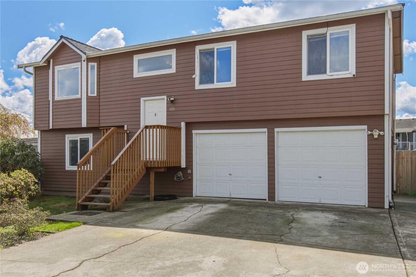 115 3rd Avenue NW, Pacific, WA 98047