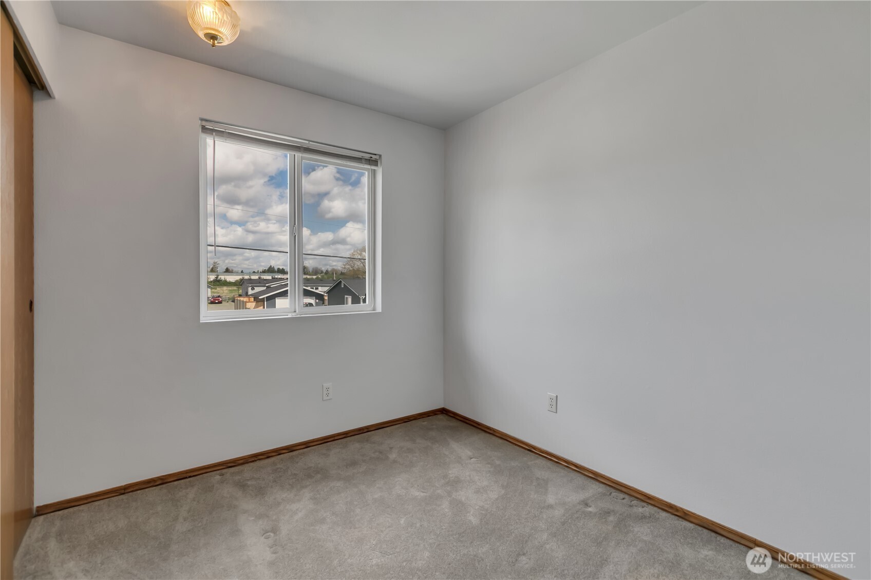 115 3rd Avenue NW, Pacific, WA 98047