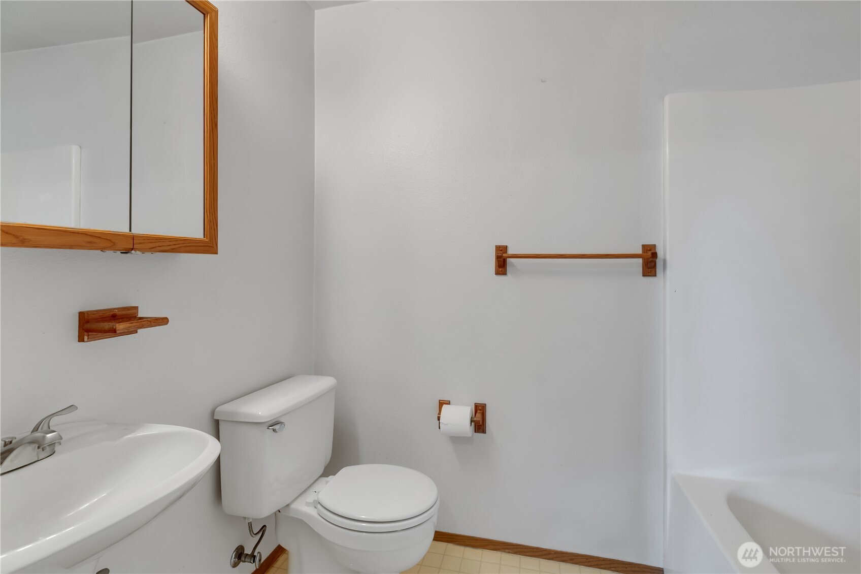 115 3rd Avenue NW, Pacific, WA 98047