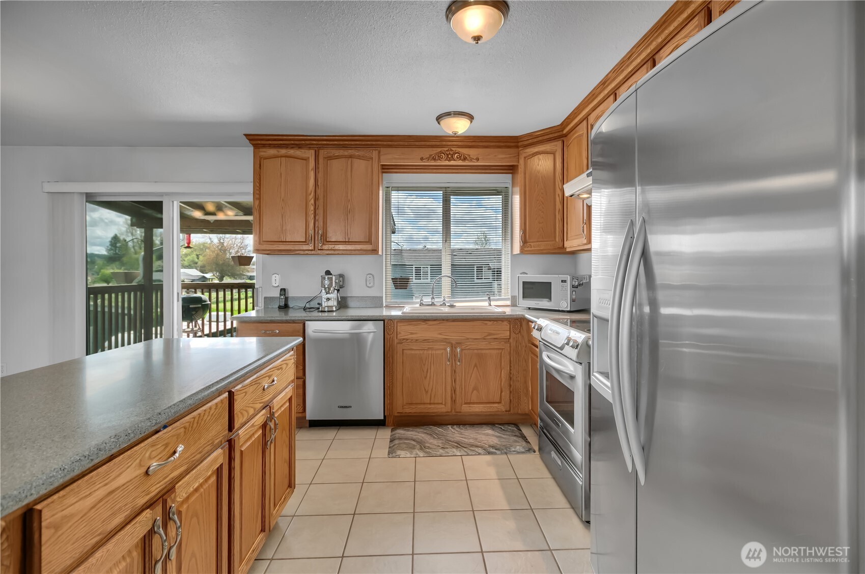 115 3rd Avenue NW, Pacific, WA 98047