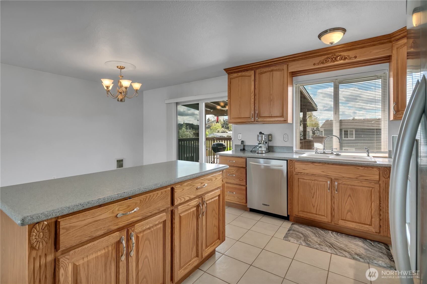 115 3rd Avenue NW, Pacific, WA 98047