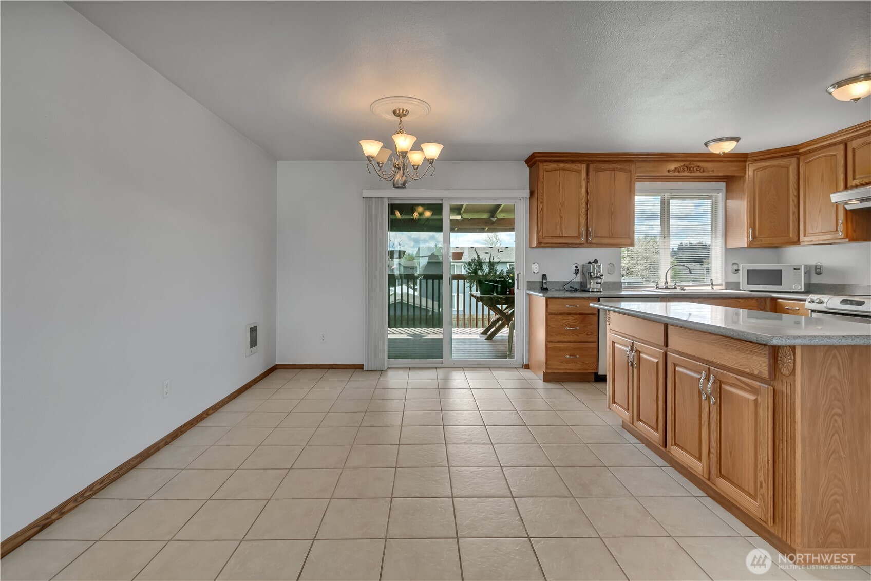 115 3rd Avenue NW, Pacific, WA 98047