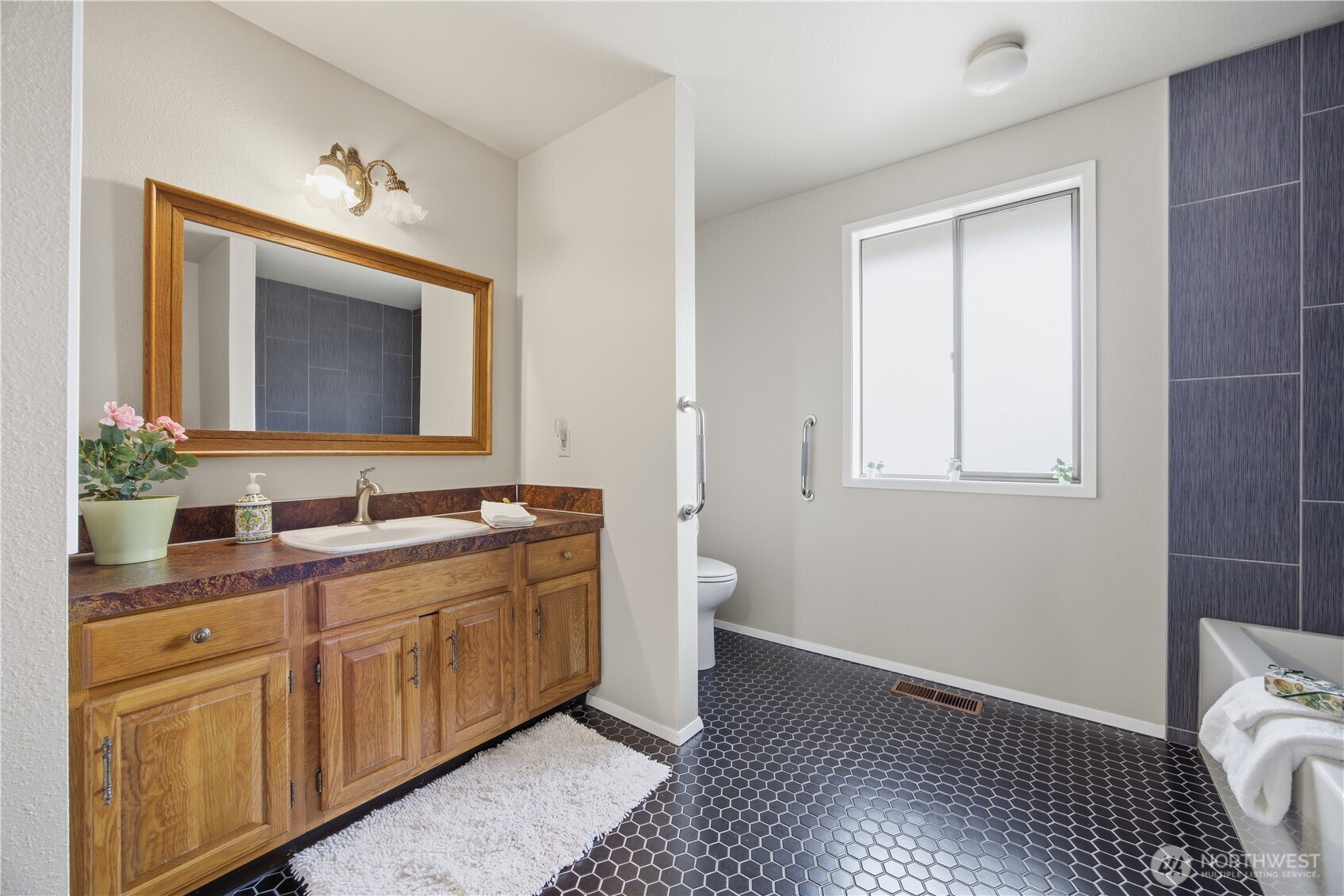19188 Holmstrom Road , Mount Vernon, WA 98273