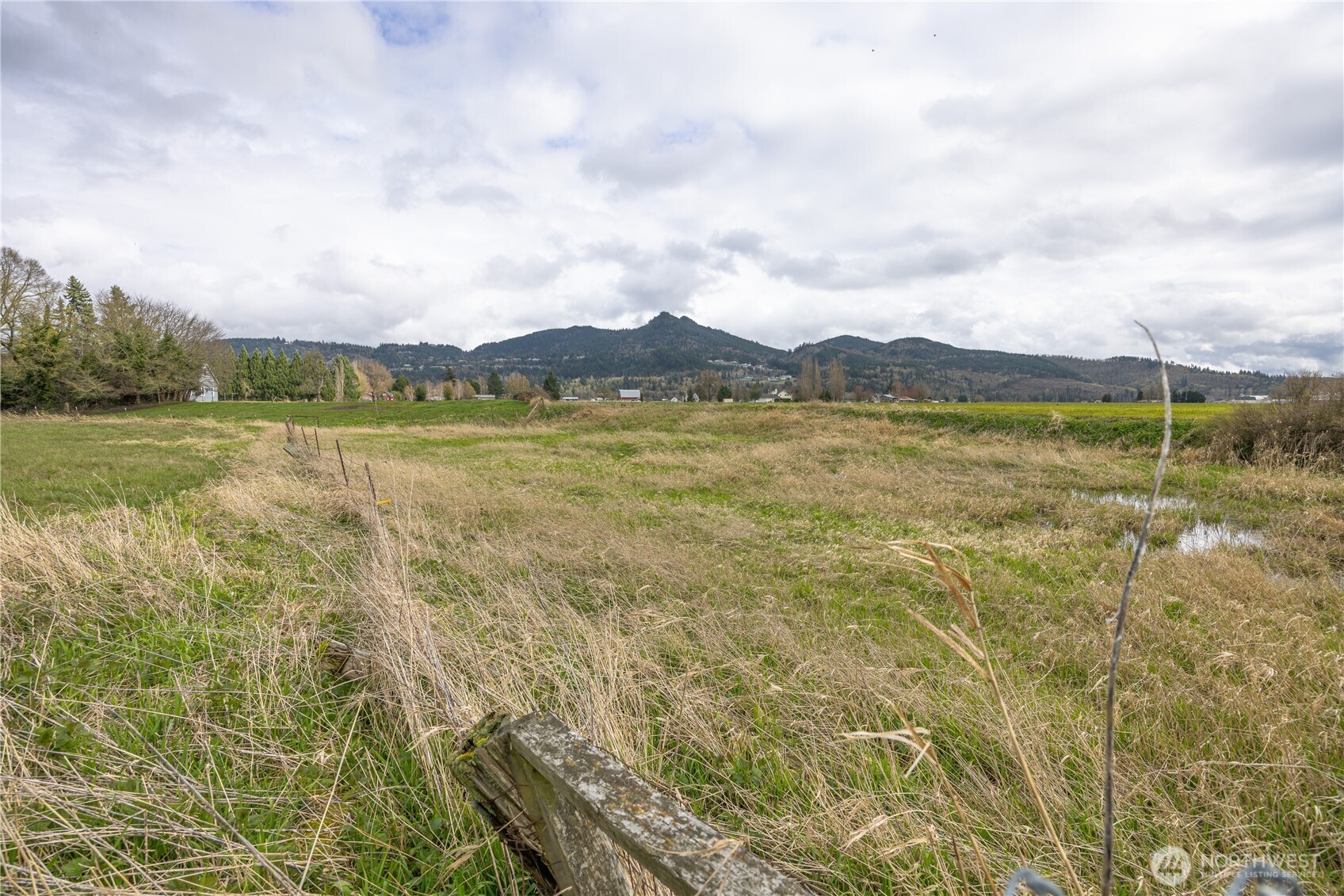 19188 Holmstrom Road , Mount Vernon, WA 98273