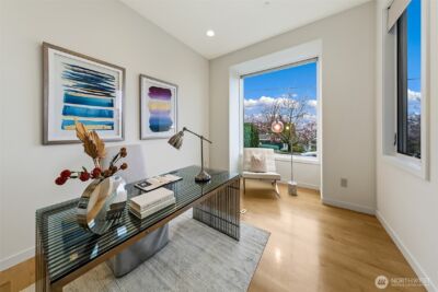 526 14th Avenue W, Kirkland, WA 98033 - Photo 2