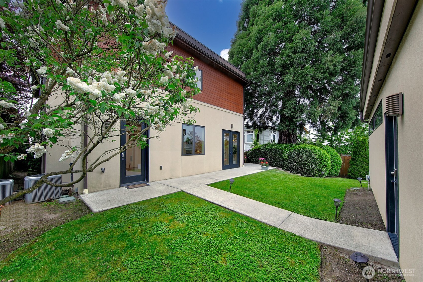 526 14th Avenue W, Kirkland, WA 98033
