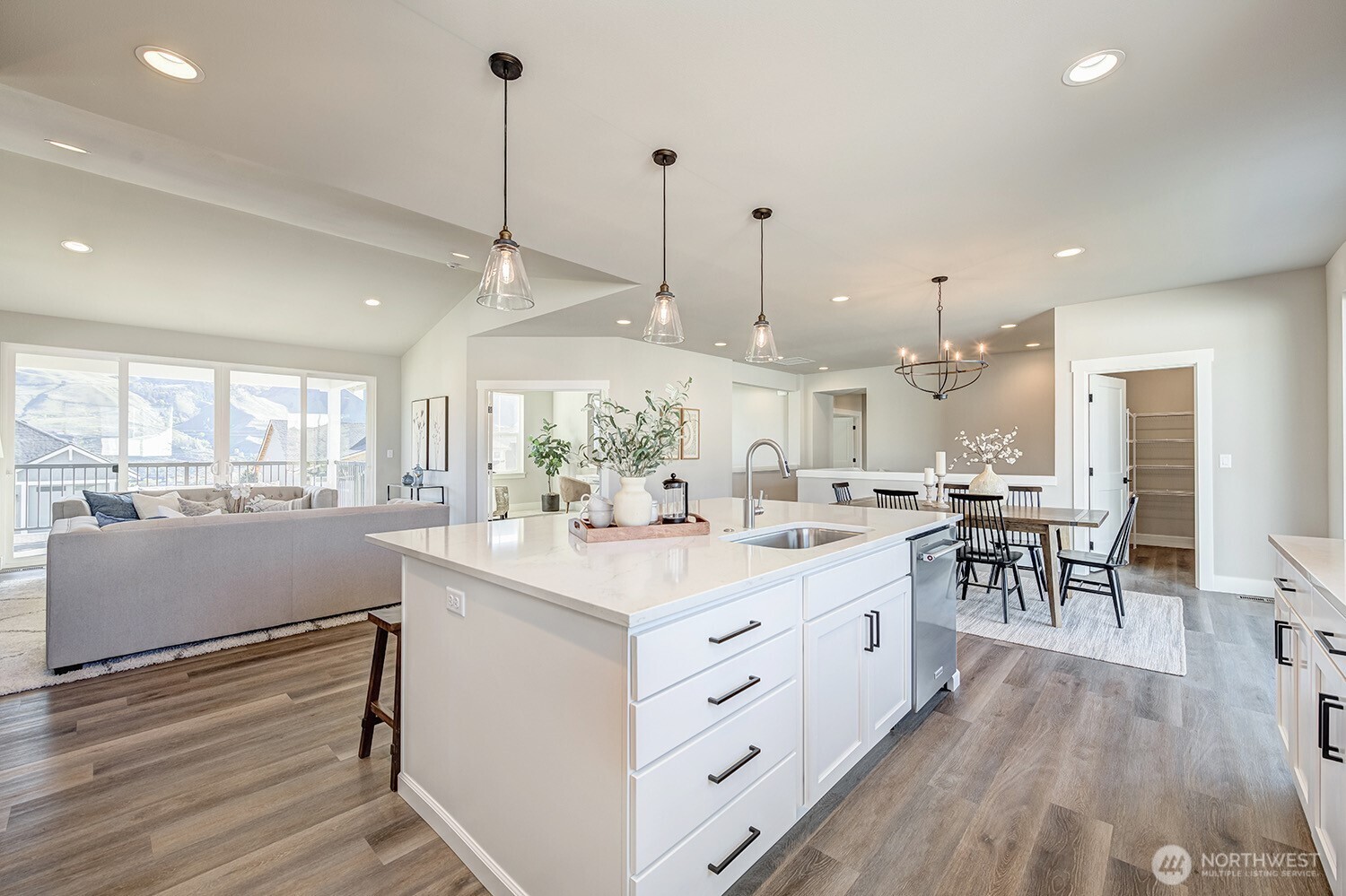 651 S Juli Avenue , East Wenatchee, WA 98802