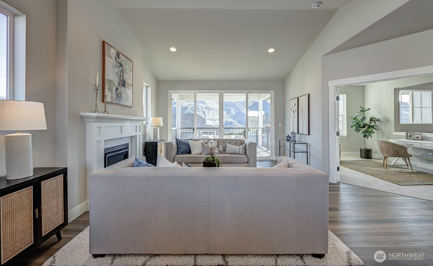 651 S Juli Avenue , East Wenatchee, WA 98802