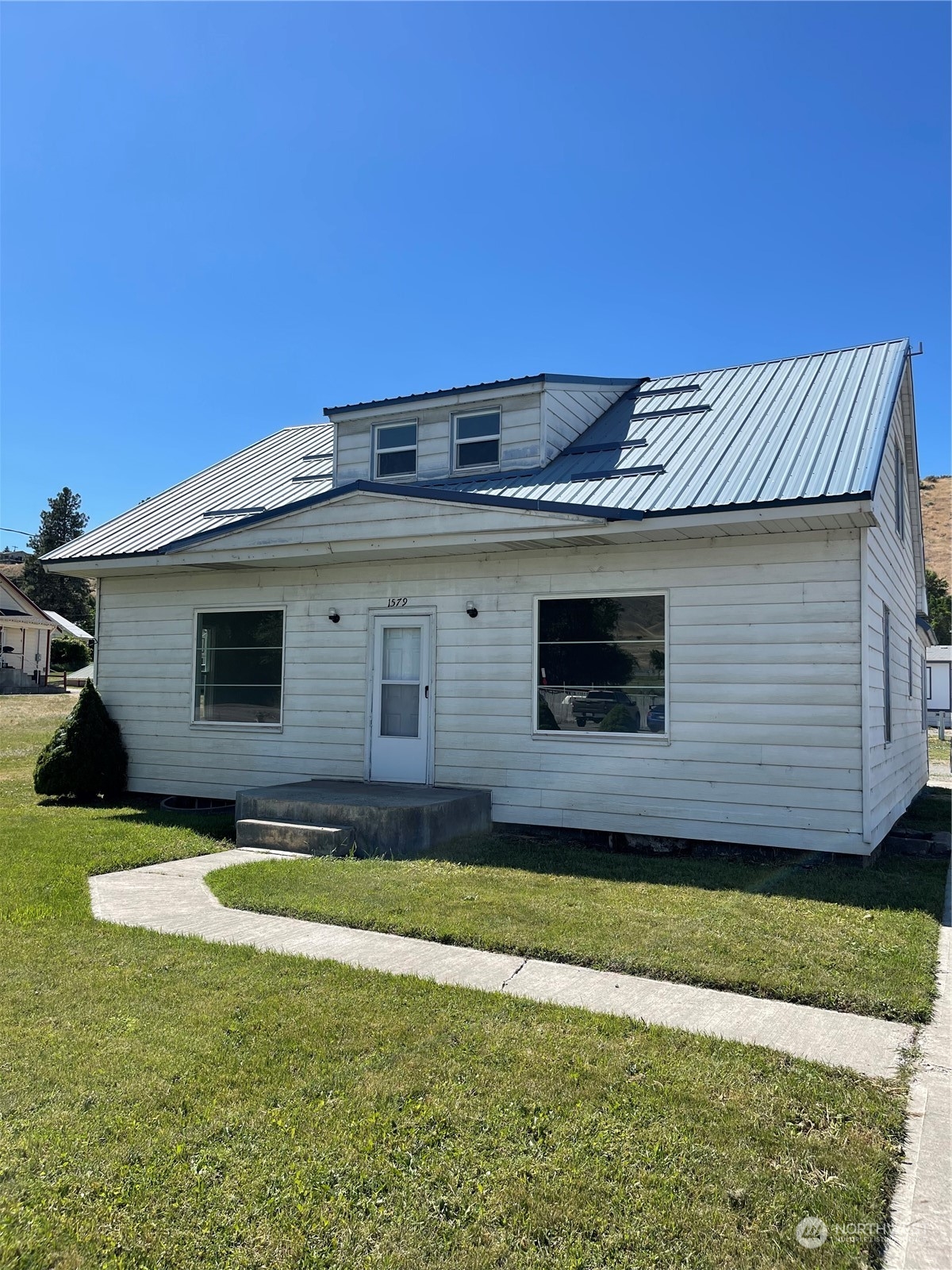 1579 2nd Ave N , Okanogan, WA 98840