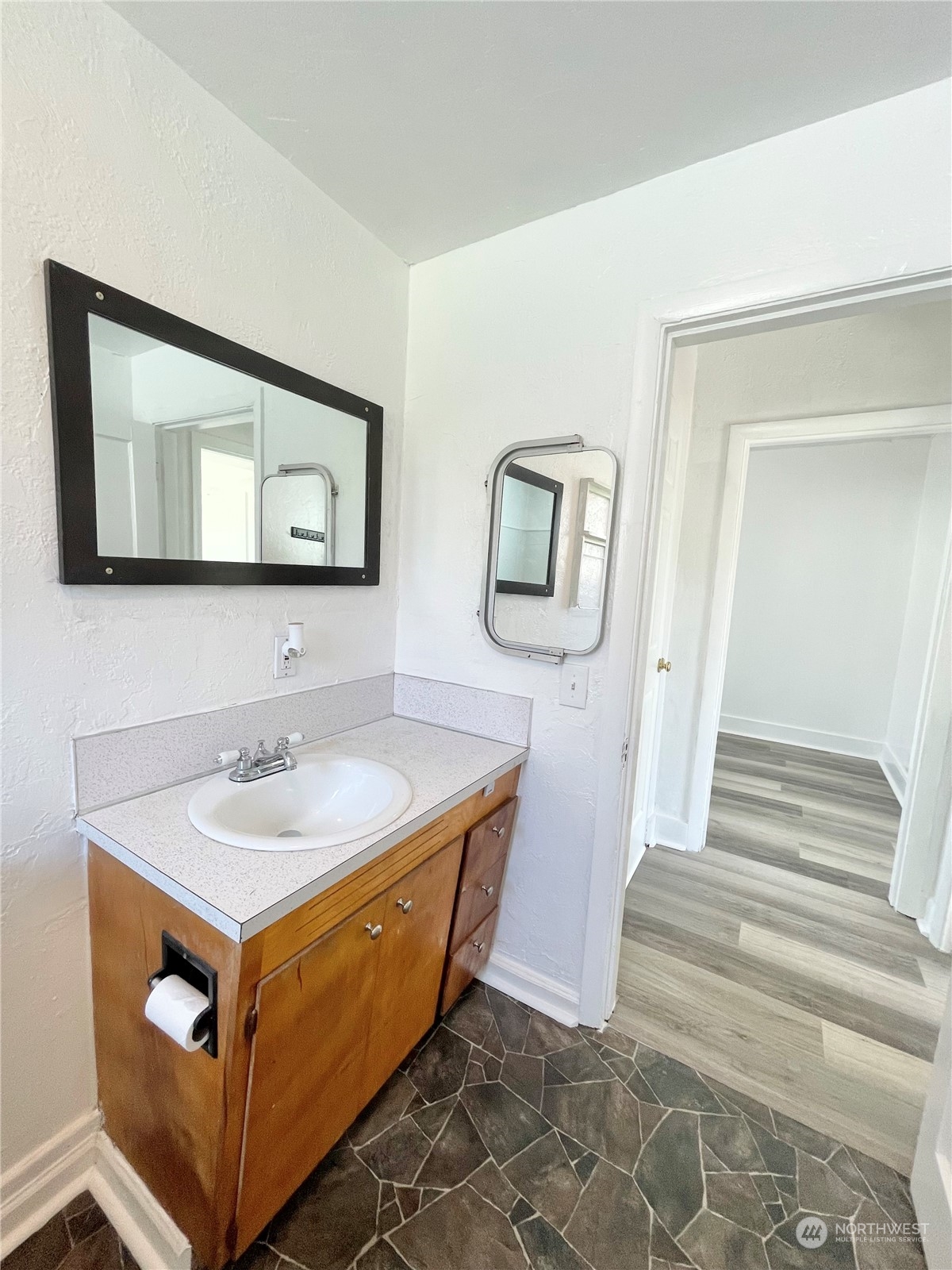 1579 2nd Ave N , Okanogan, WA 98840