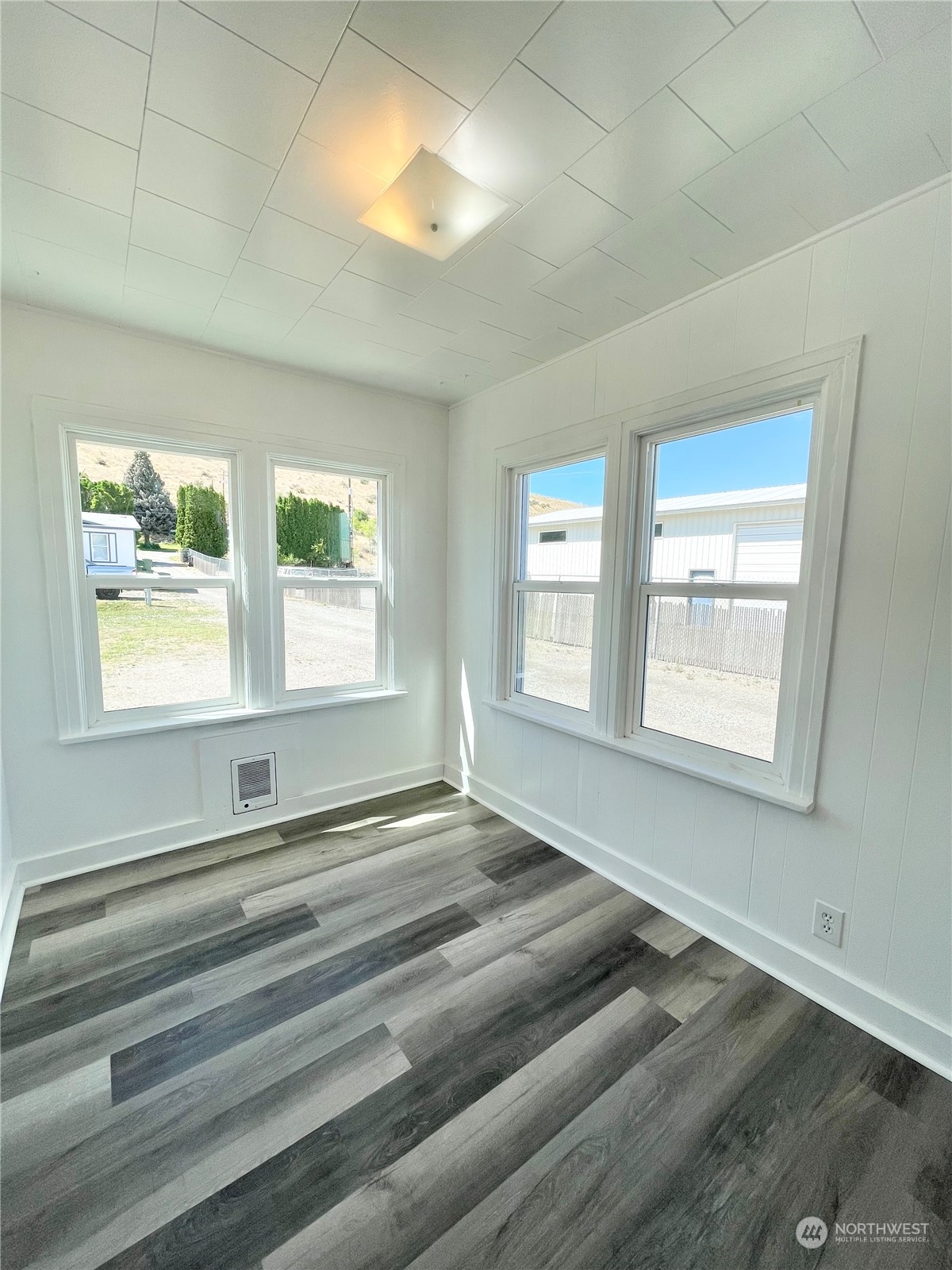 1579 2nd Ave N , Okanogan, WA 98840
