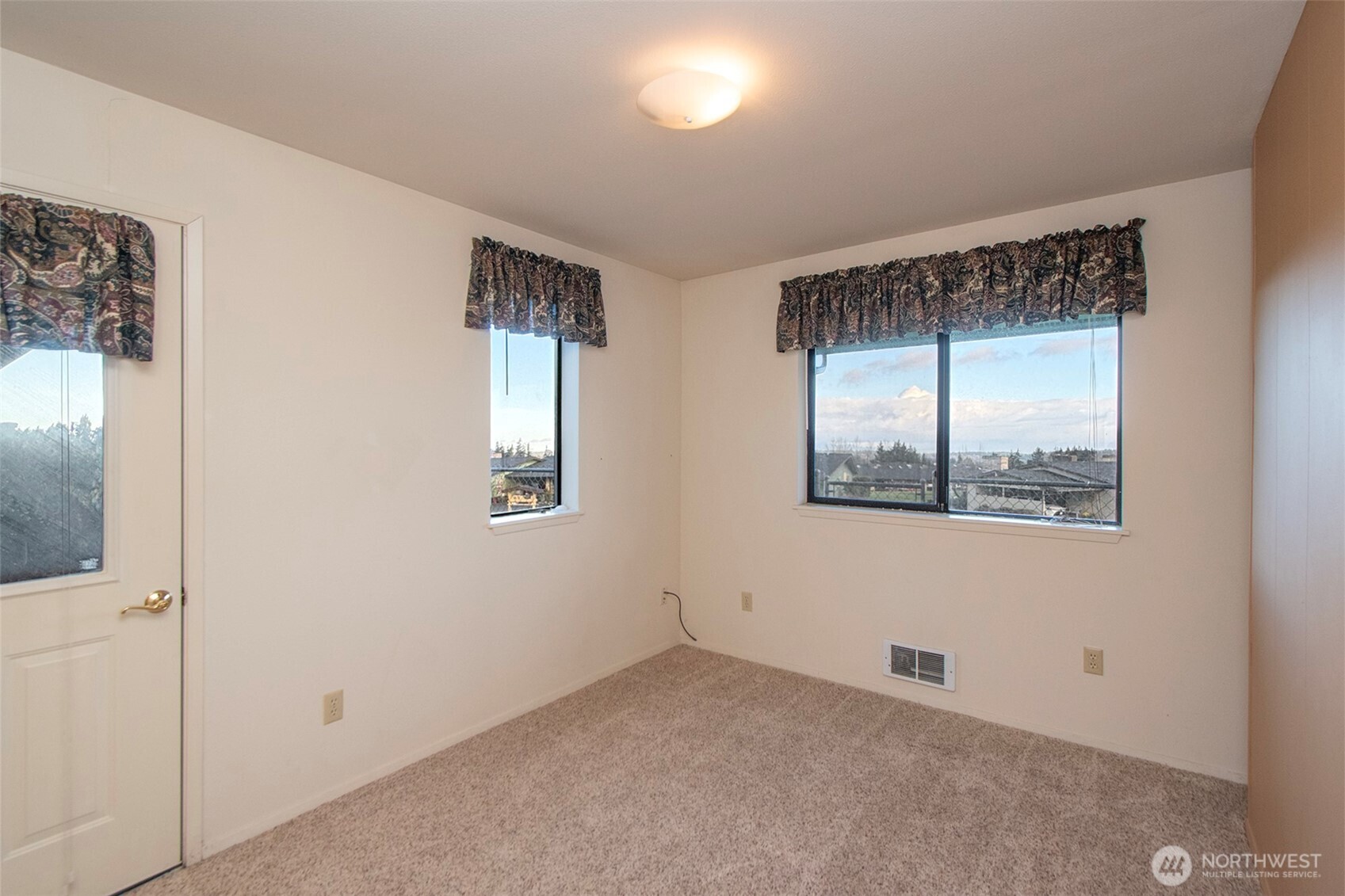 1301 S Third Avenue #9B, Sequim, WA 98382