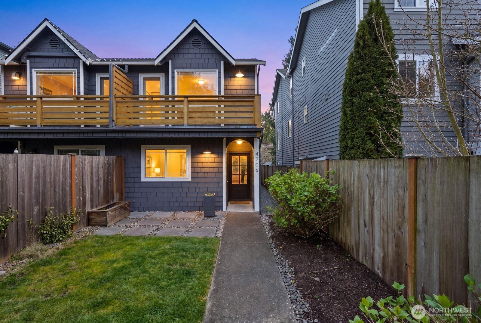4206 36th Avenue W, Seattle, WA 98199-1325