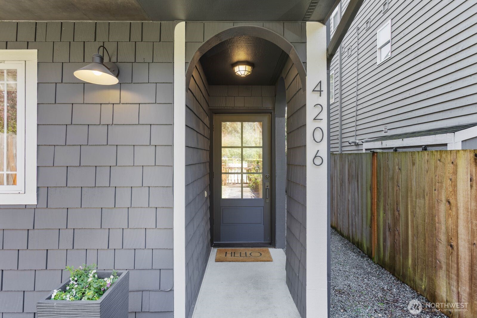 4206 36th Avenue W, Seattle, WA 98199-1325
