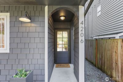 4206 36th Avenue W, Seattle, WA 98199-1325
