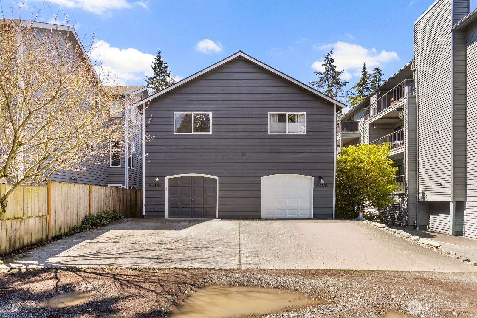 4206 36th Avenue W, Seattle, WA 98199-1325