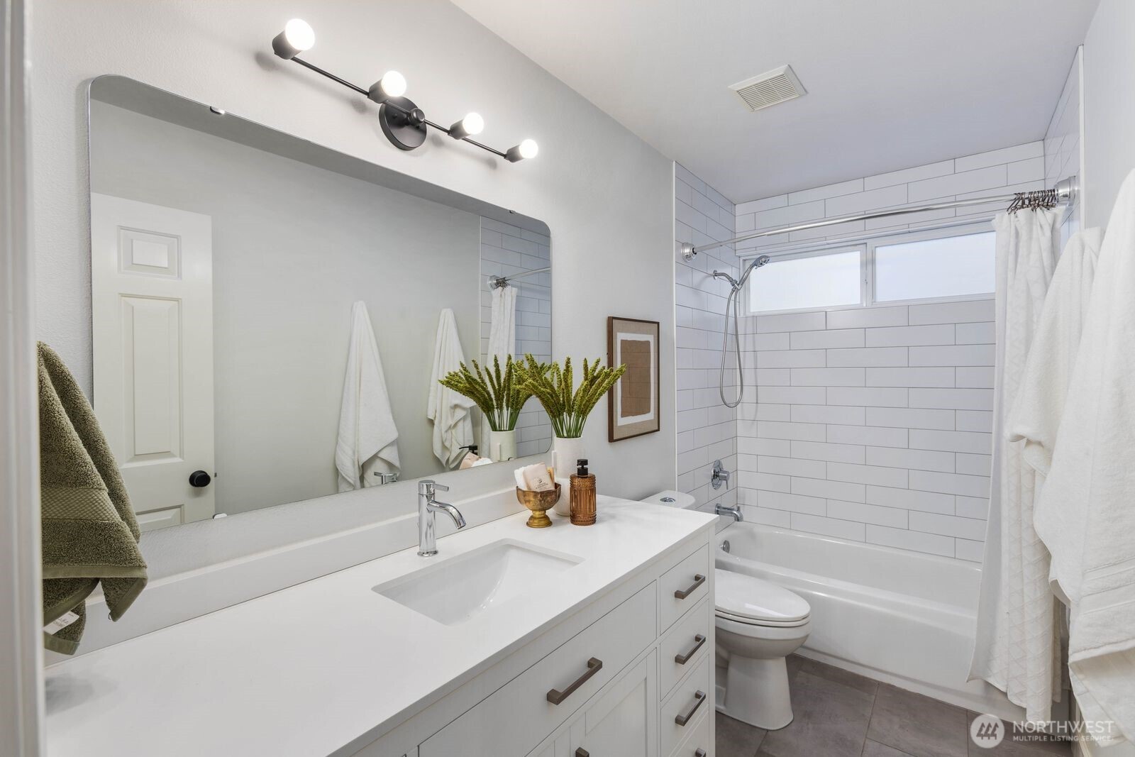 4206 36th Avenue W, Seattle, WA 98199-1325