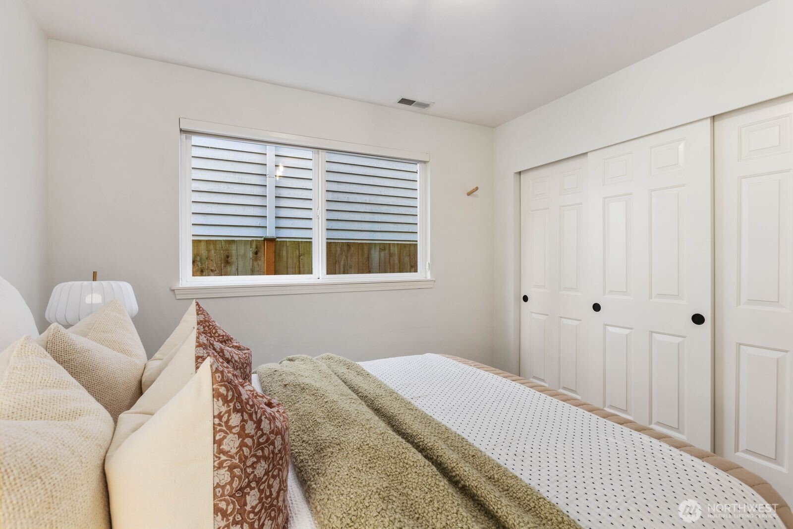 4206 36th Avenue W, Seattle, WA 98199-1325