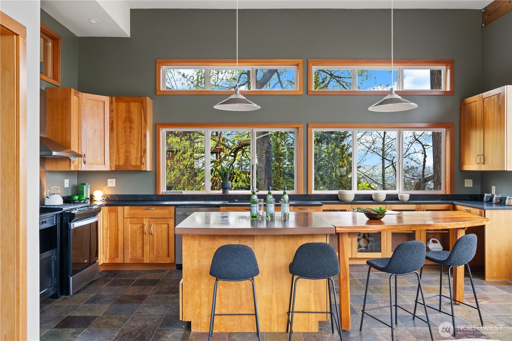 11818 89th Place NE, Kirkland, WA 98034
