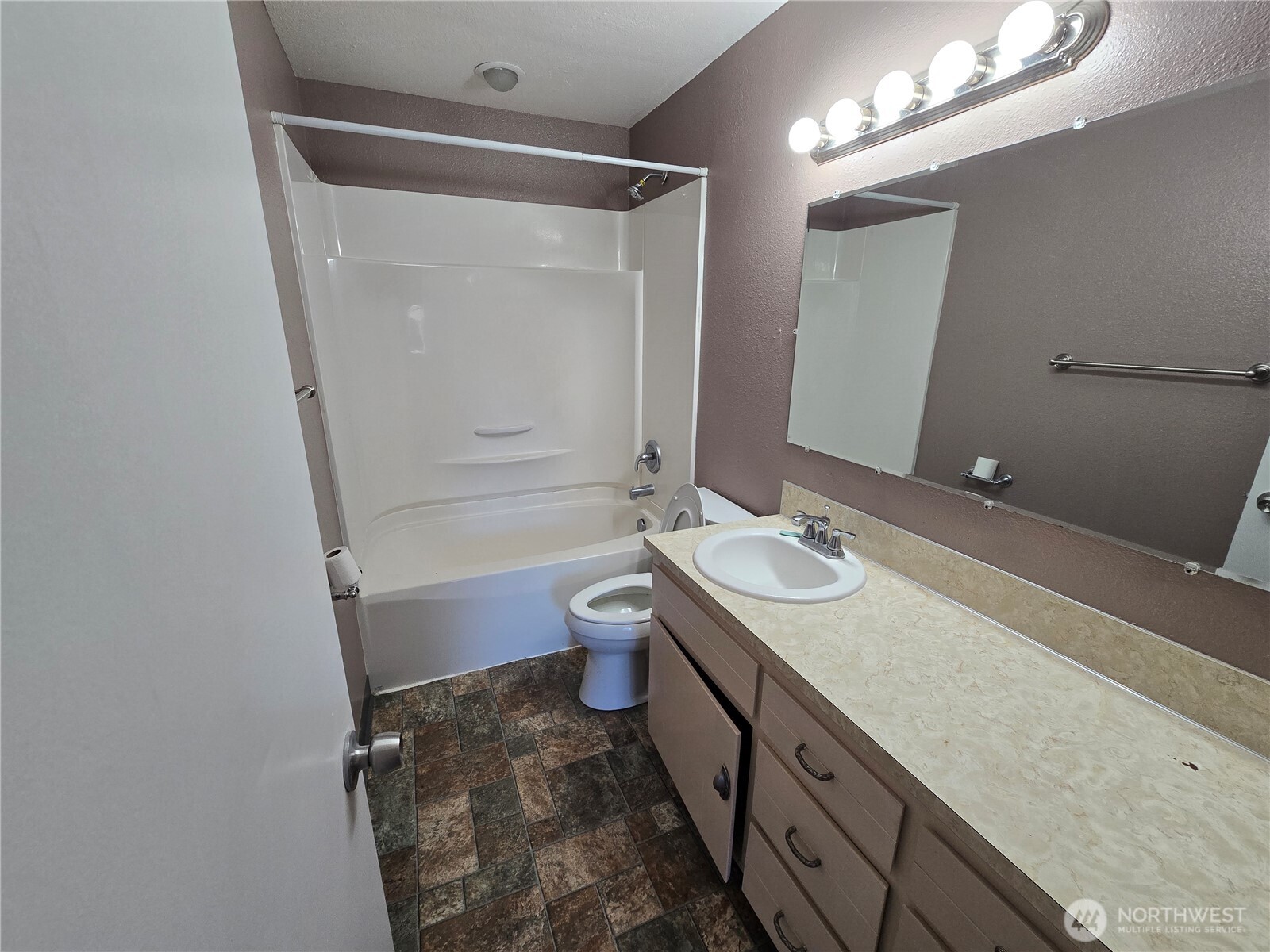 4002 Oak Street , Longview, WA 98632