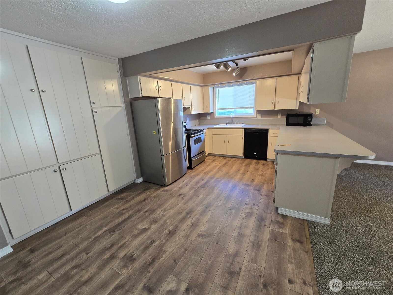 4002 Oak Street , Longview, WA 98632