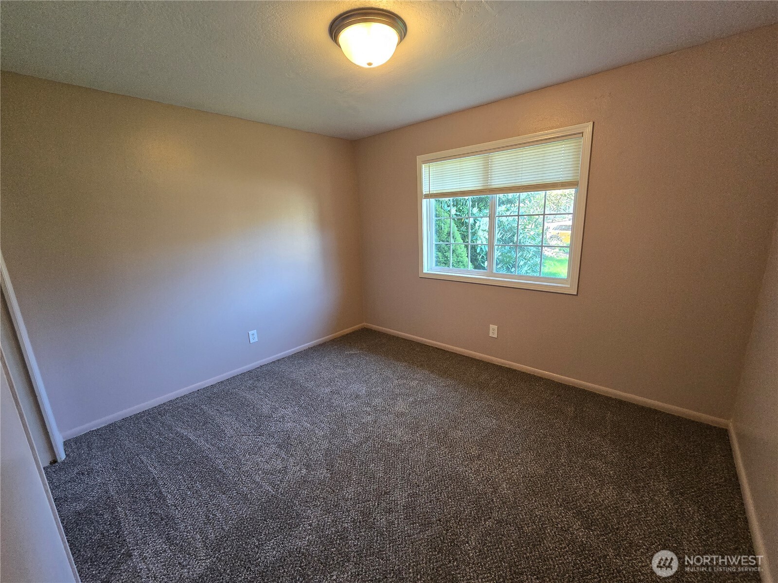4002 Oak Street , Longview, WA 98632