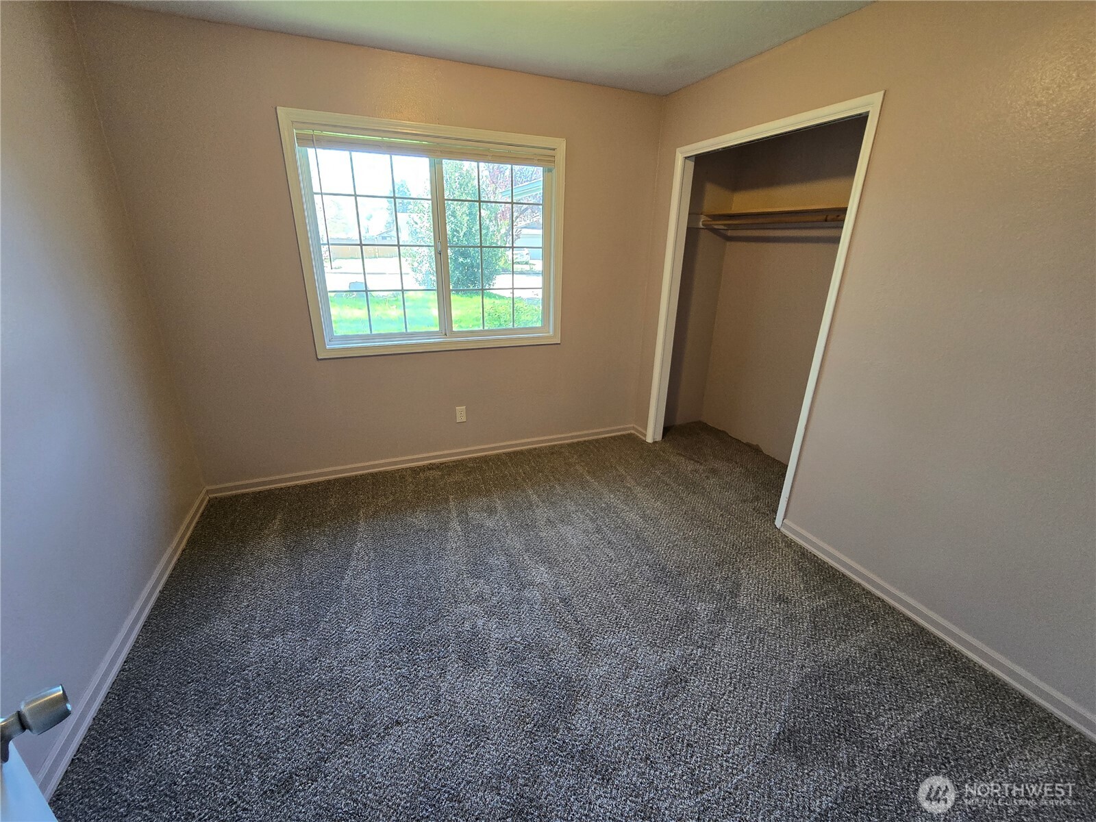 4002 Oak Street , Longview, WA 98632