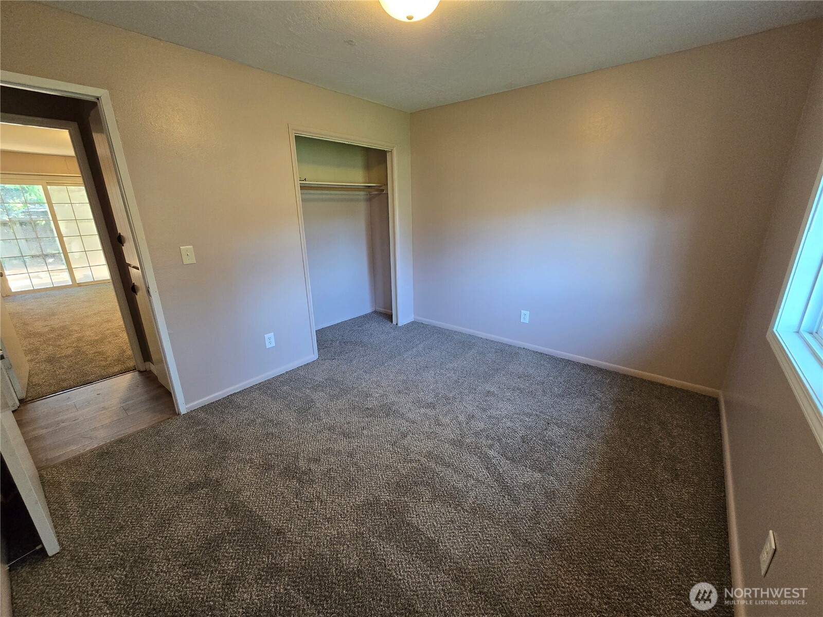 4002 Oak Street , Longview, WA 98632