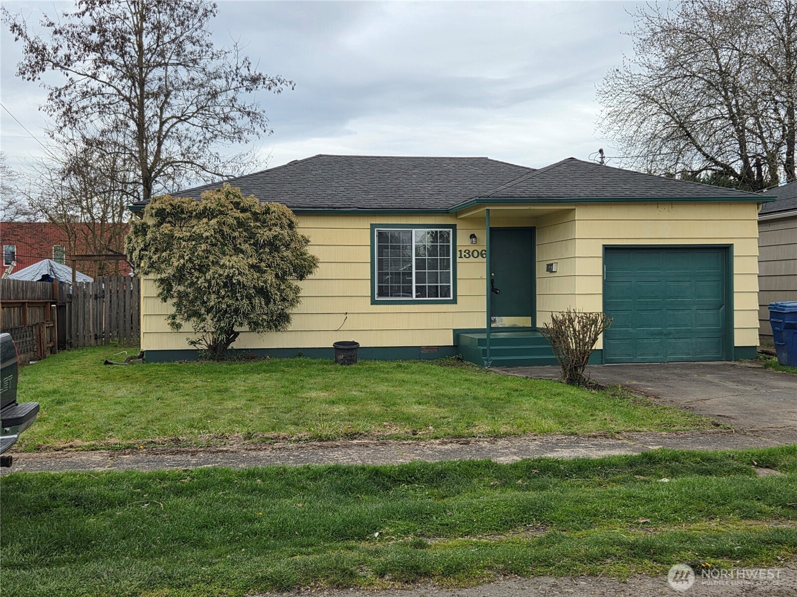 1306 S 3rd Avenue , Kelso, WA 98626