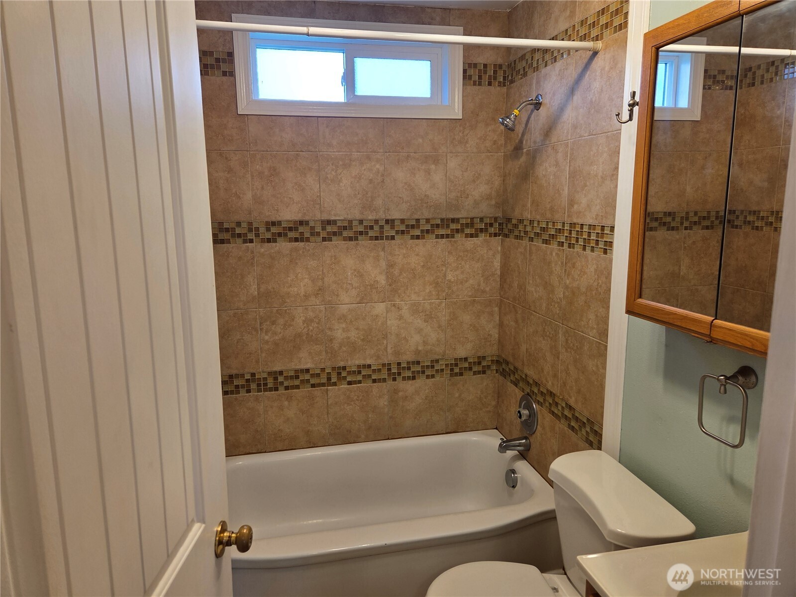 1306 S 3rd Avenue , Kelso, WA 98626