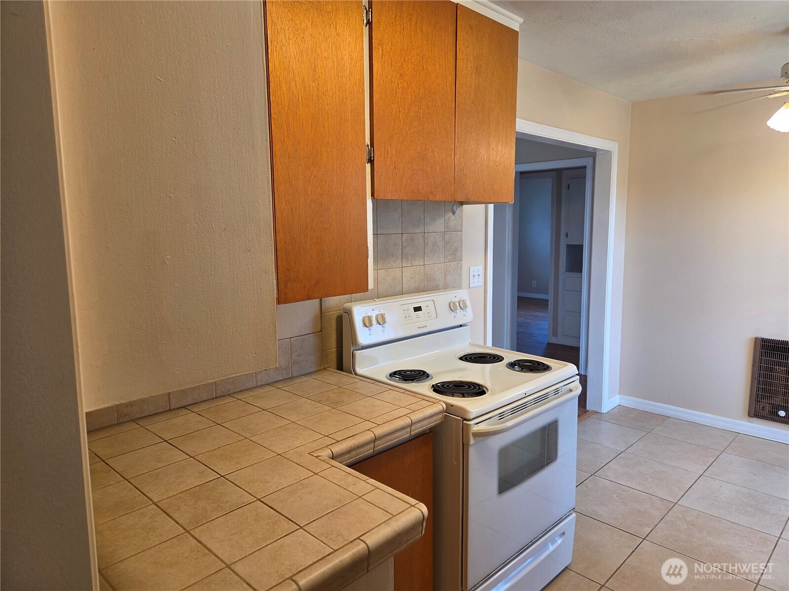 1306 S 3rd Avenue , Kelso, WA 98626