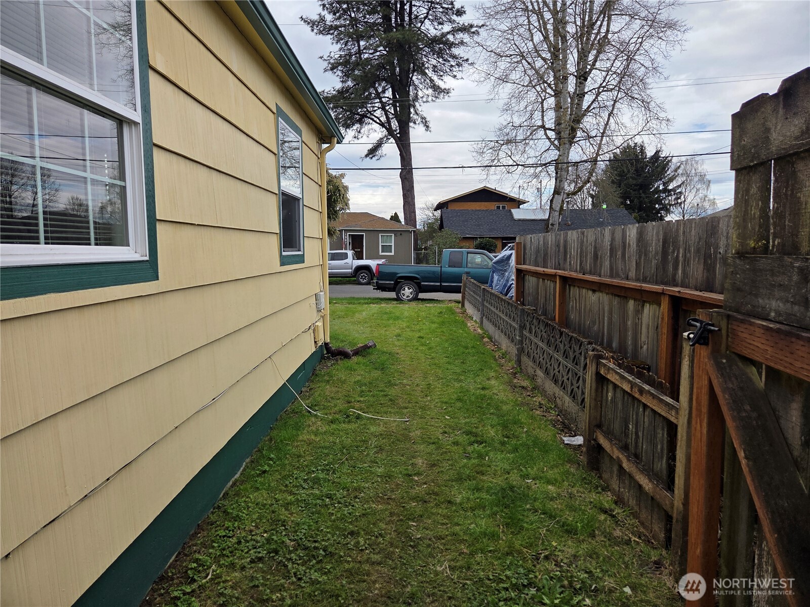1306 S 3rd Avenue , Kelso, WA 98626