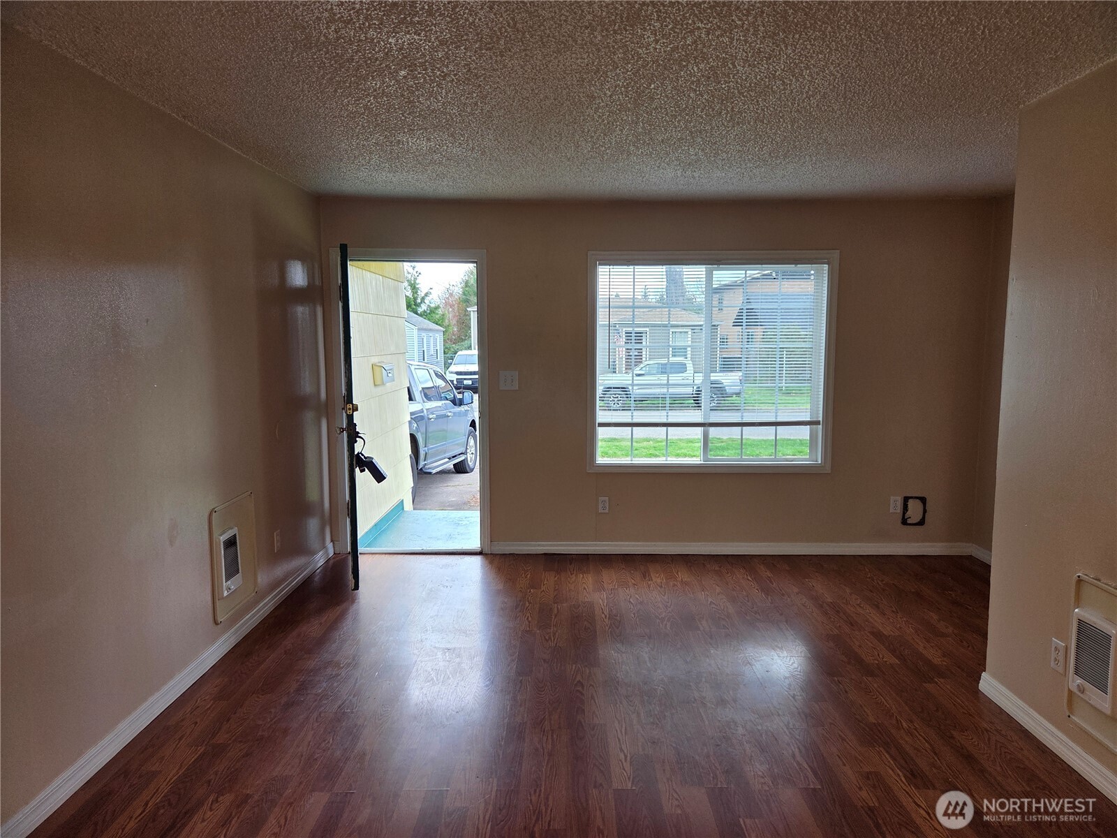 1306 S 3rd Avenue , Kelso, WA 98626