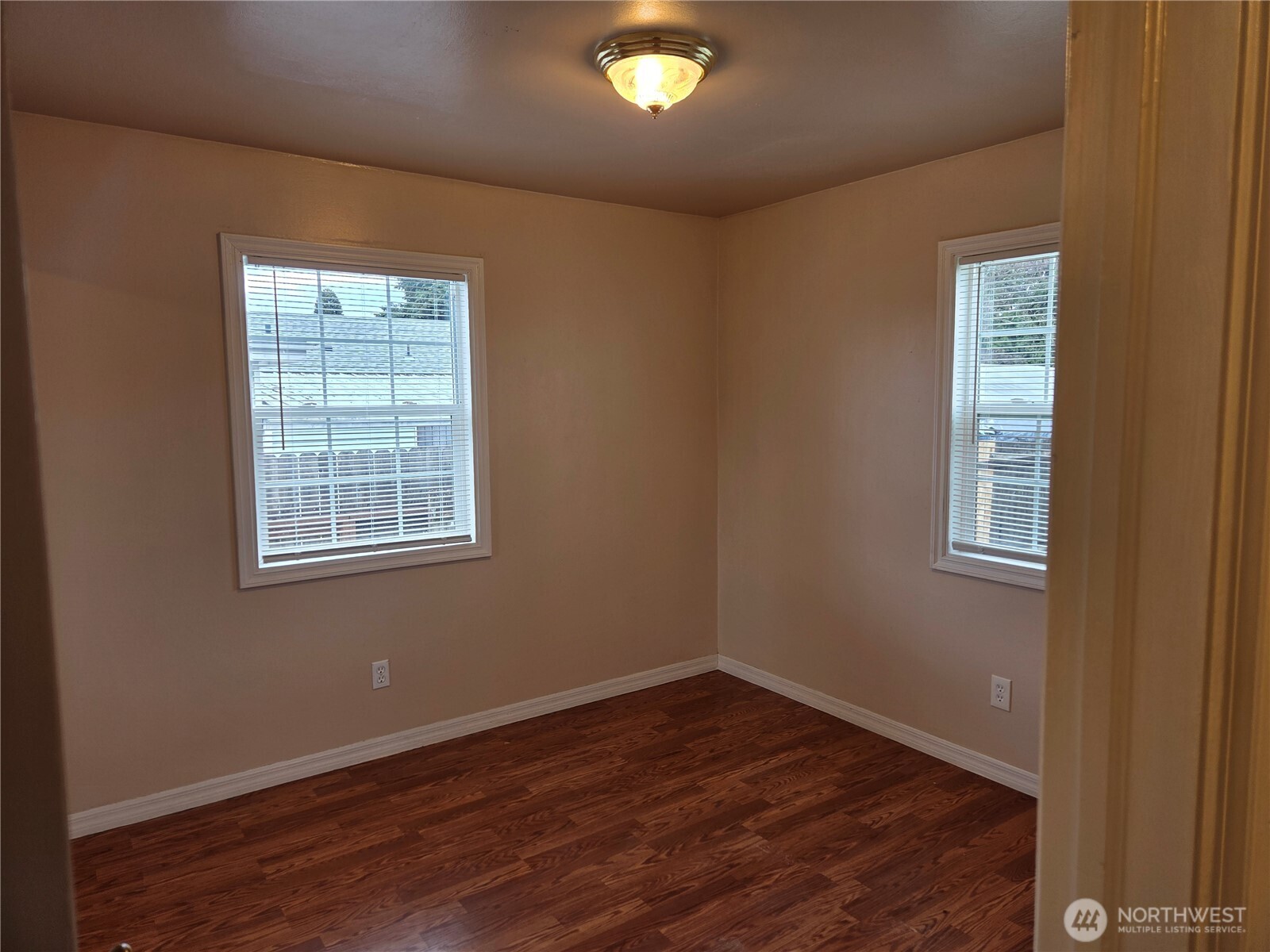 1306 S 3rd Avenue , Kelso, WA 98626
