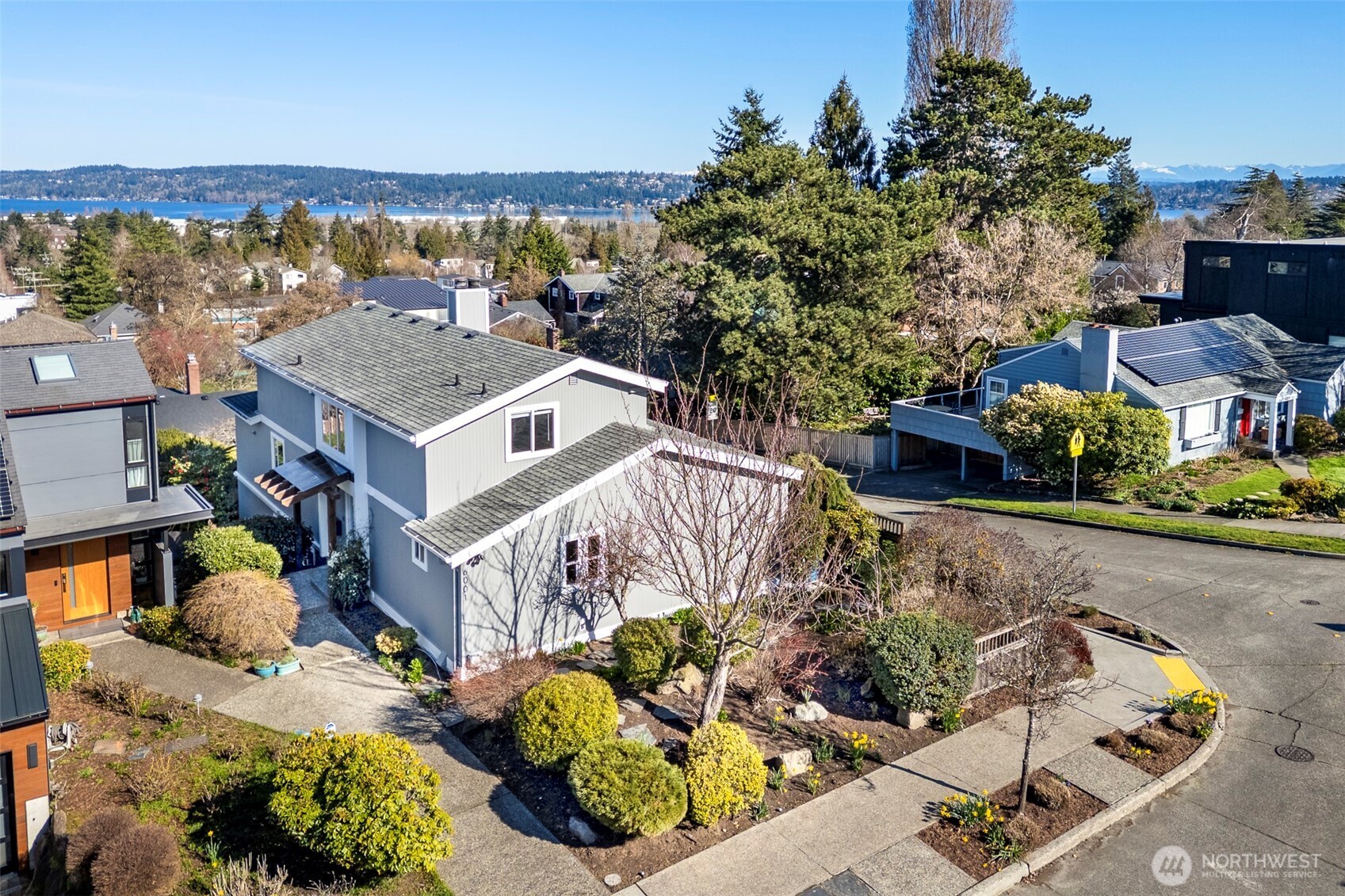 6001 60th Avenue NE, Seattle, WA 98115-7909