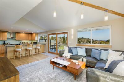 6001 60th Avenue NE, Seattle, WA 98115-7909