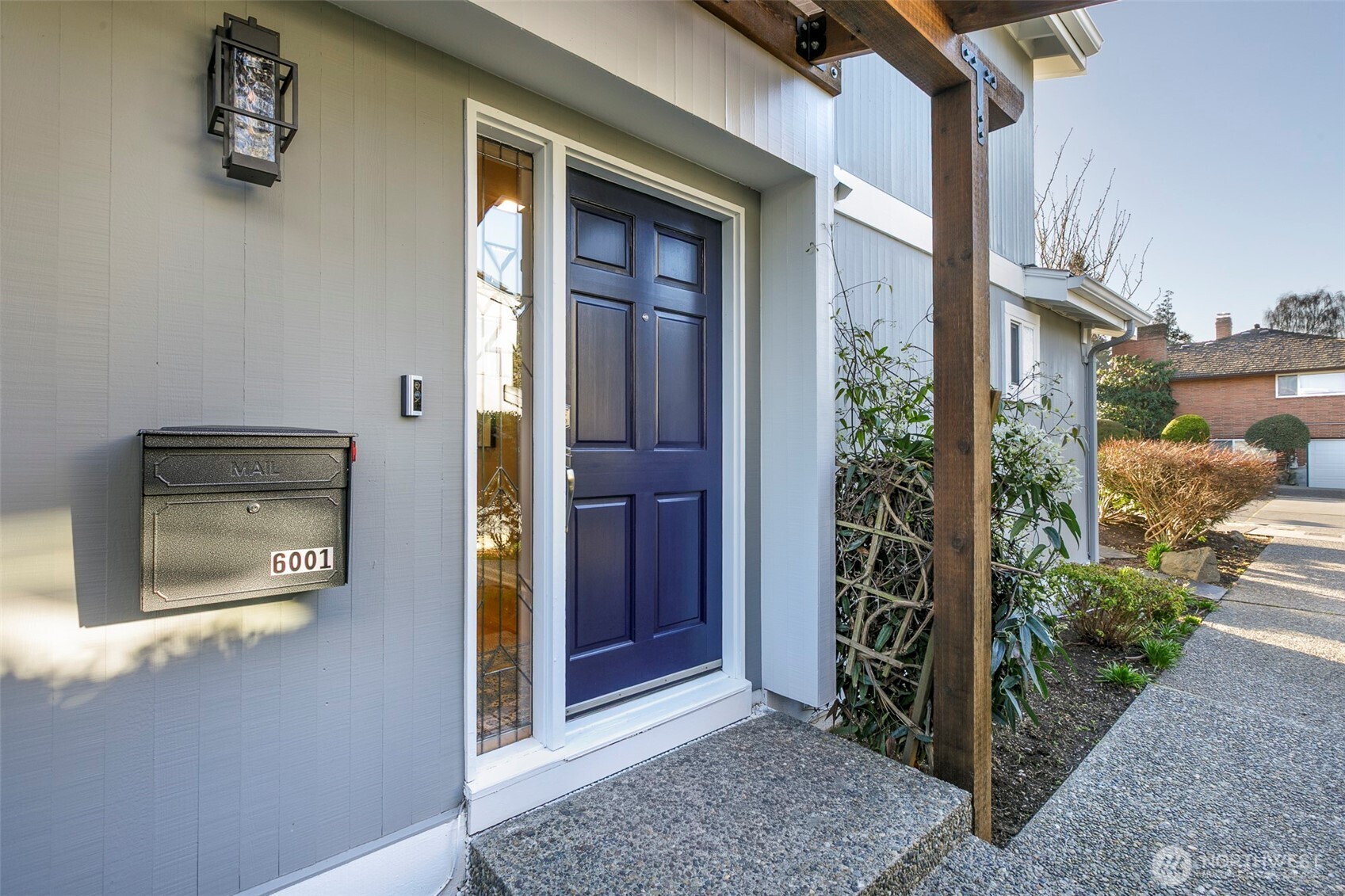 6001 60th Avenue NE, Seattle, WA 98115-7909