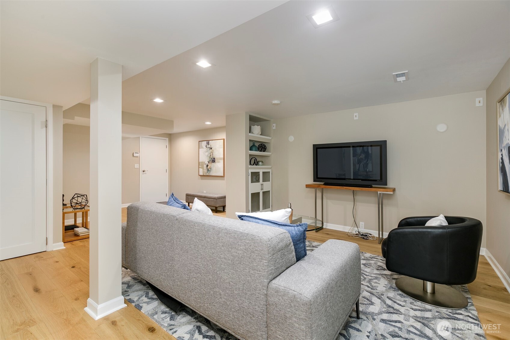 6001 60th Avenue NE, Seattle, WA 98115-7909