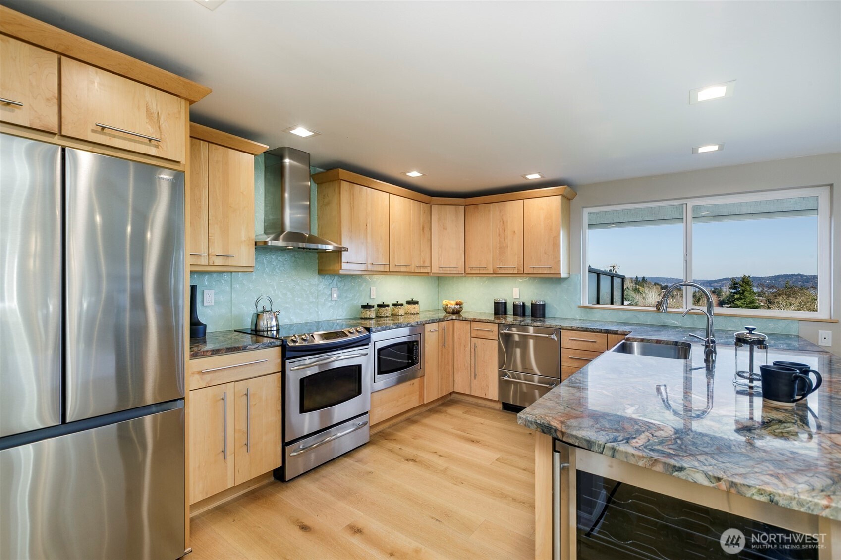 6001 60th Avenue NE, Seattle, WA 98115-7909