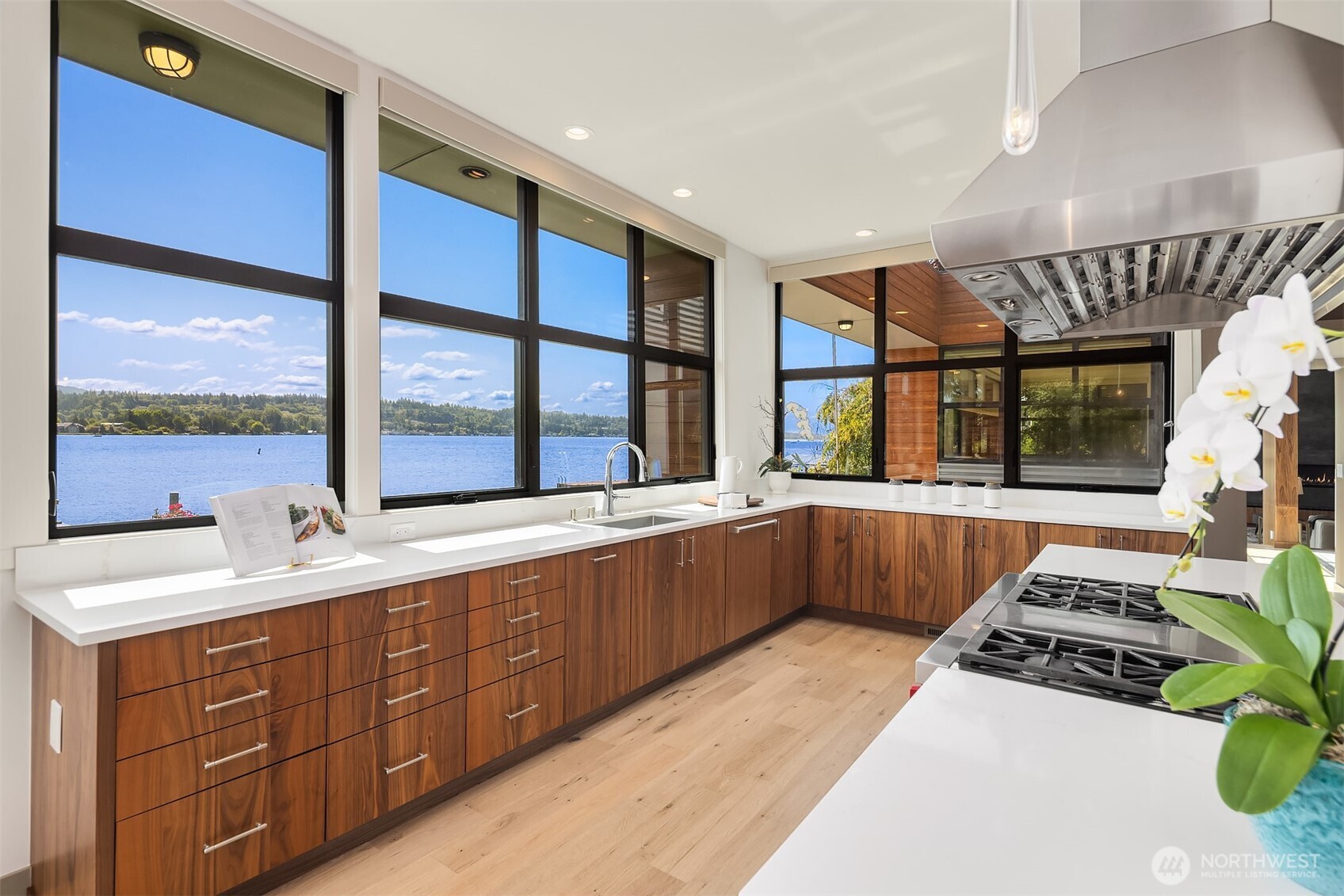3840 E Mercer Way , Mercer Island, WA 98040
