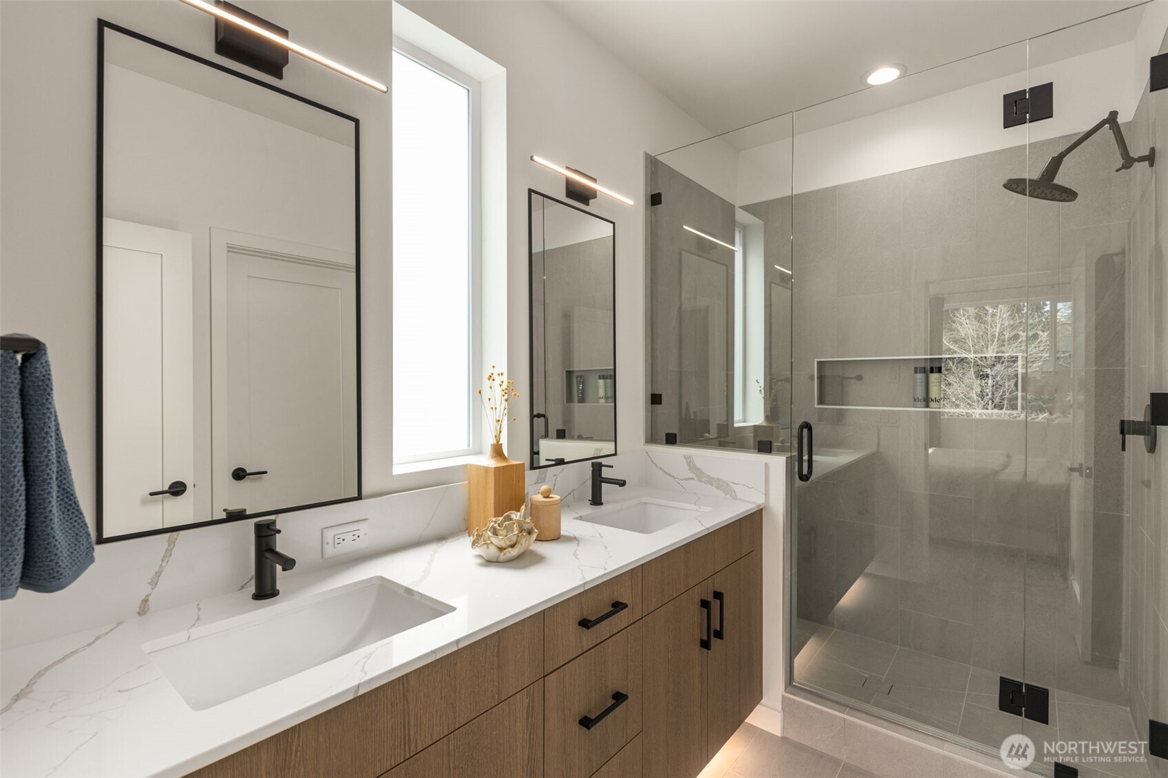 16002 SE 31st Lane , Bellevue, WA 98008