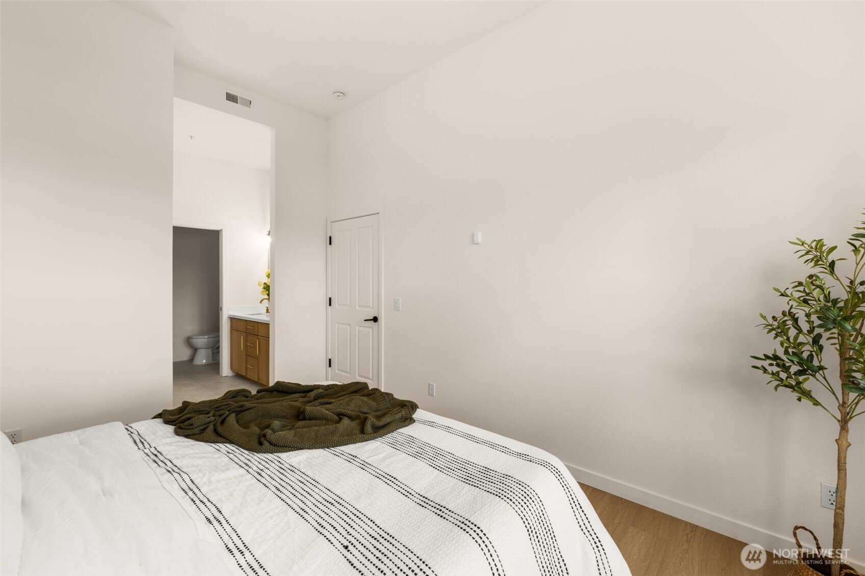 5235 164th Avenue SE #14-1, Bellevue, WA 98006